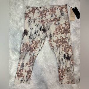 NWT Ladies Calia Workout Capris large